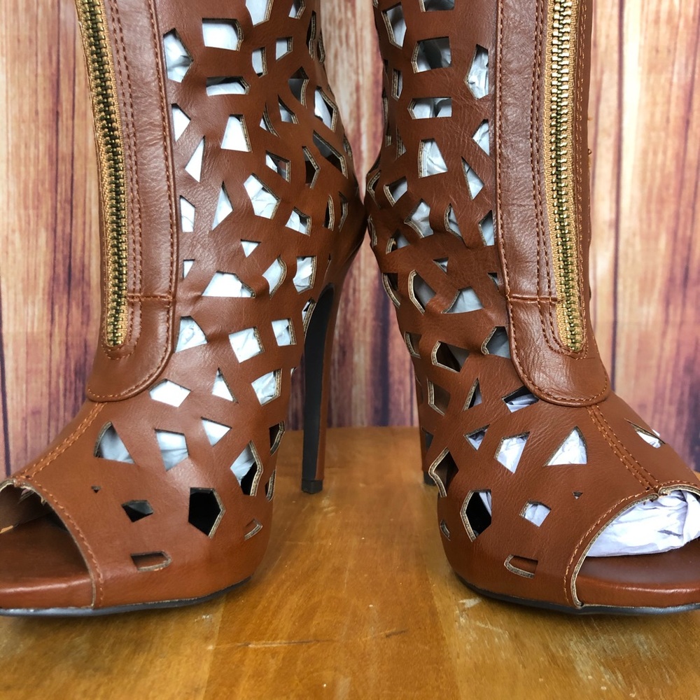 JustFab Scene Prunella Laser Cut Heeled Boot (7.5) - Picture 5 of 12